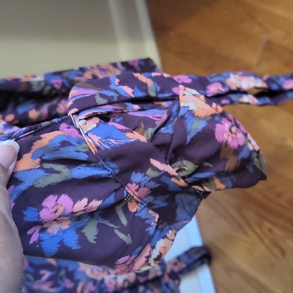 Beautiful blouse - Picture 3 of 8